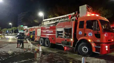 Konyaaltı Sahilinde Kafe Kül Oldu: 5 Yavru Yanarak Can Verdi!